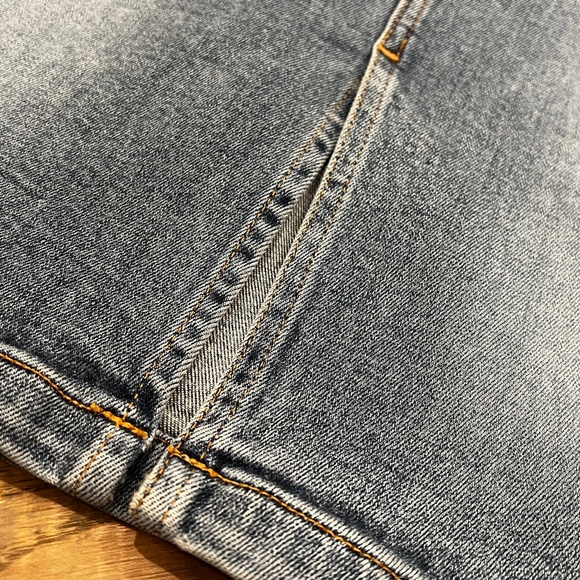 Classic [GUESS] Vintage Denim Pencil Skirt | Blue Jean Mini Skirt | 30 · Medium - Picture 9 of 13